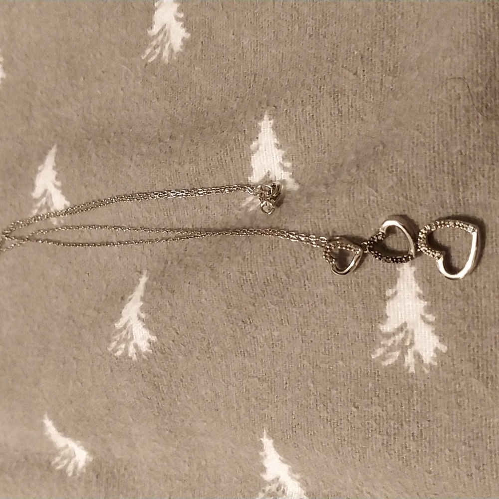 Silver three heart necklace